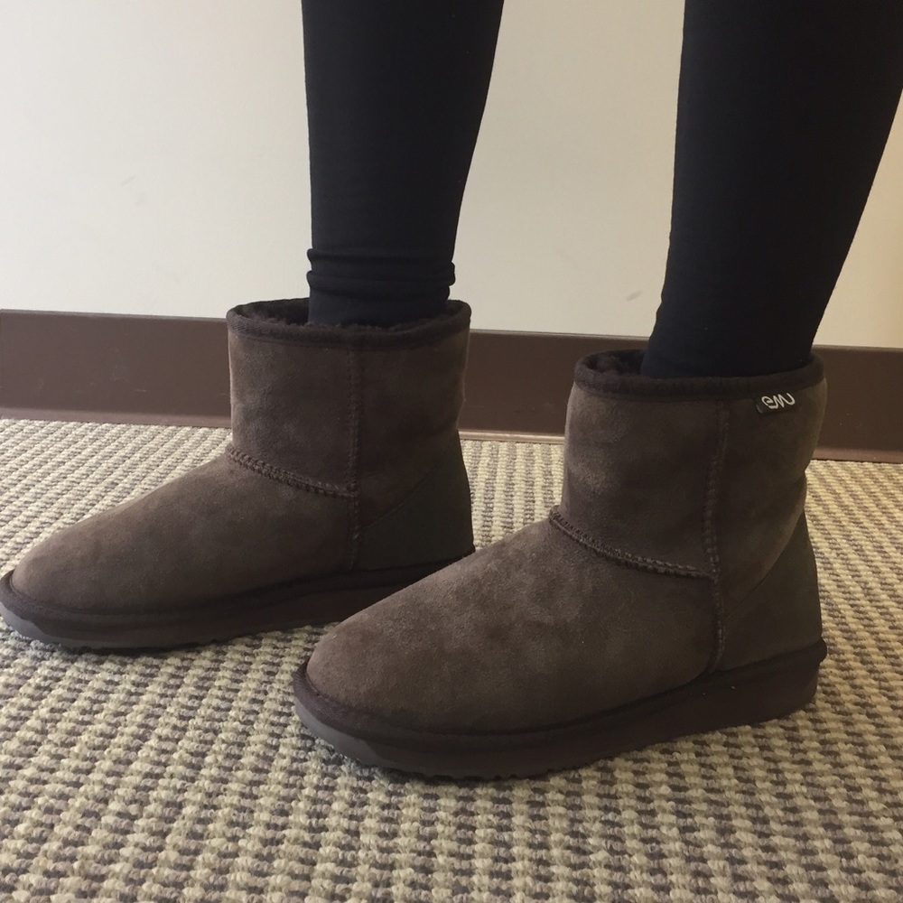 EMU boots sz 8 female and 7 male great cond